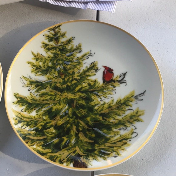 Pottery barn Holiday Forest set of 4 plates - Picture 6 of 9